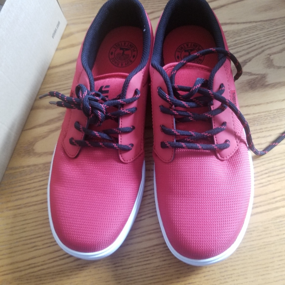 Etnies sneakers